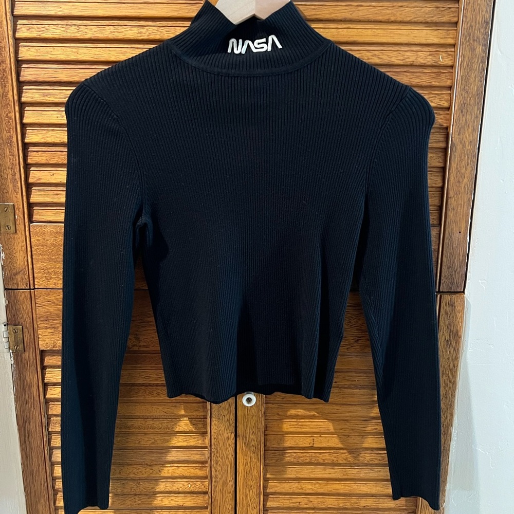 H&M divided top
